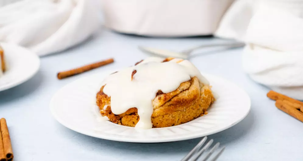 KETO PROTEIN CINNAMON ROLL IN A MUG