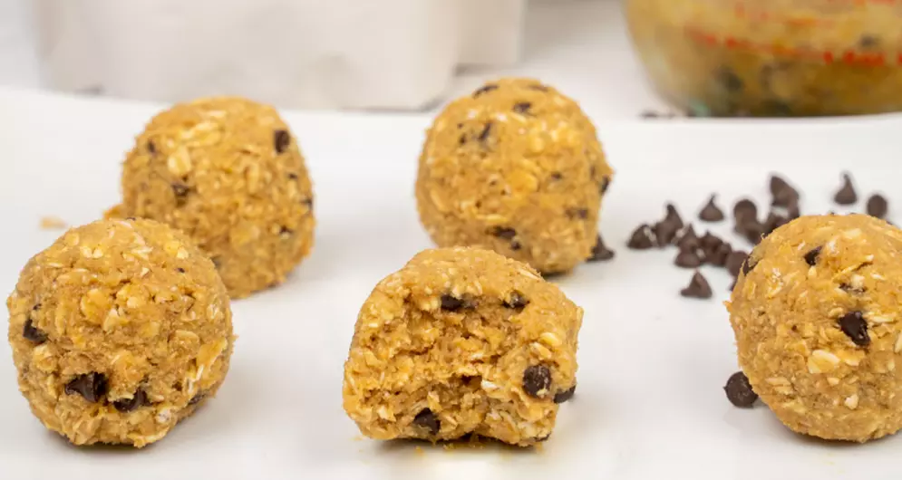 PUMPKIN CHOCOLATE CHIP PROTEIN BALLS