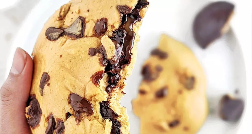 PROTEIN PEANUT BUTTER CHOCOLATE BREAKFAST COOKIE