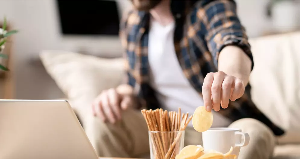 5 MIND TRICKS TO HELP YOU CUT BACK ON SNACKING