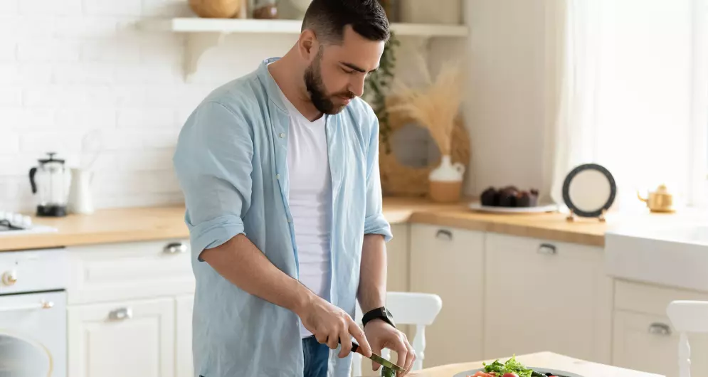 HOW TO SNACK LESS WHILE WORKING FROM HOME