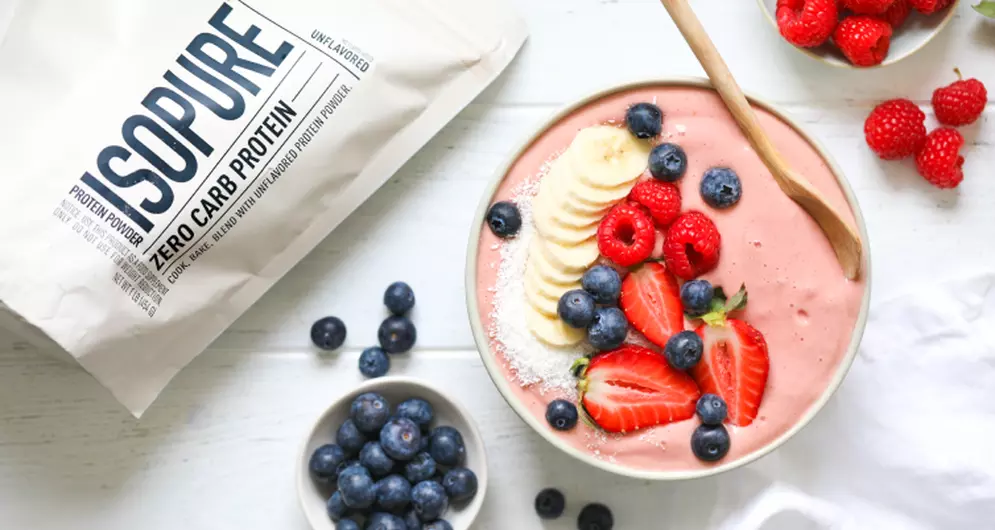 SUMMER PROTEIN SMOOTHIE BOWL