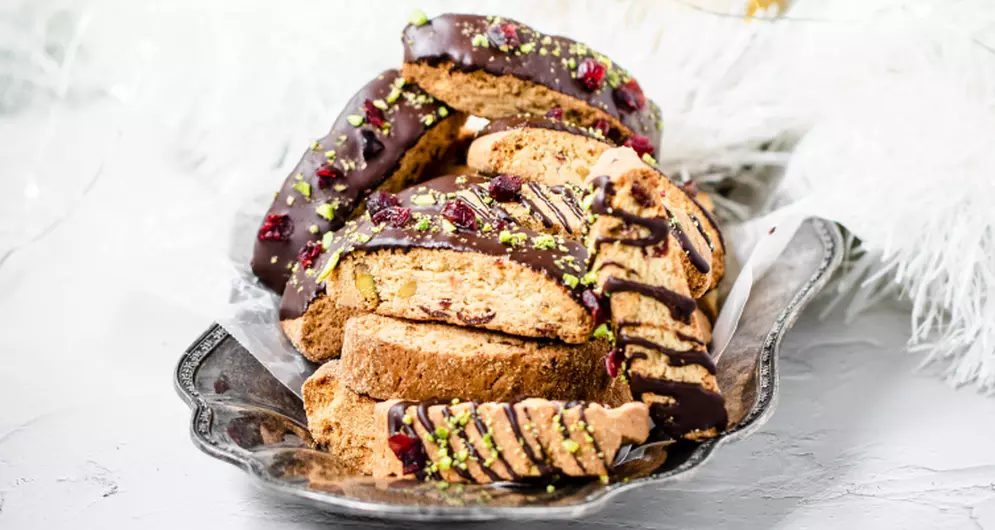 BISCOTTI WITH PISTACHIOS AND CARDAMOM