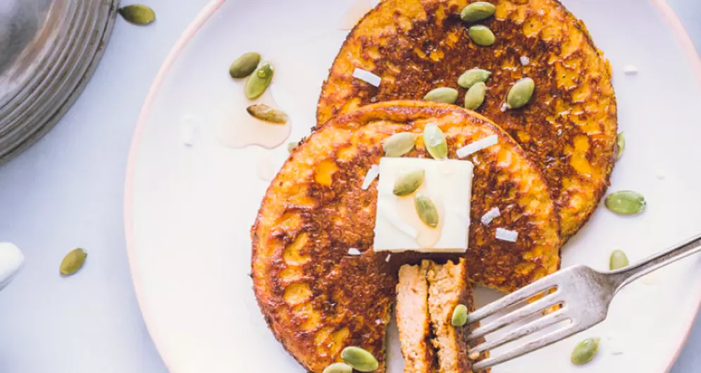 PUMPKIN SPICE PROTEIN PANCAKES