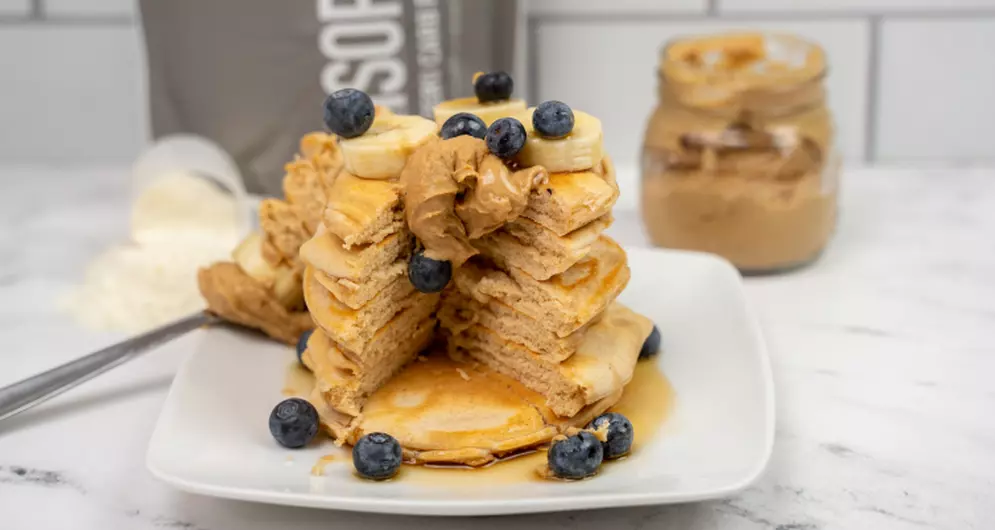 VANILLA PEANUT BUTTER PROTEIN PANCAKES